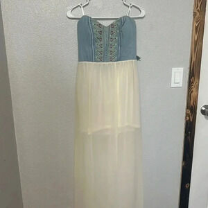 5/$30 Lush Peach and Denim Dress‎ with Embroidery Size M